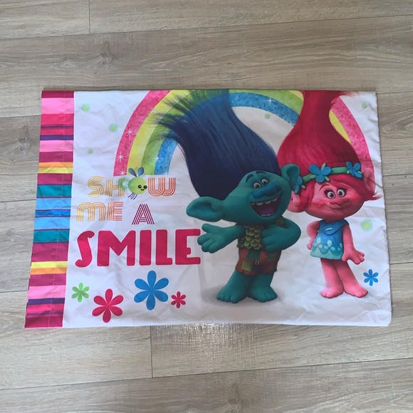 Trolls Show Me A Smile Movie Kids Standard Pillowcase DreamWorks - Picture 1 of 6